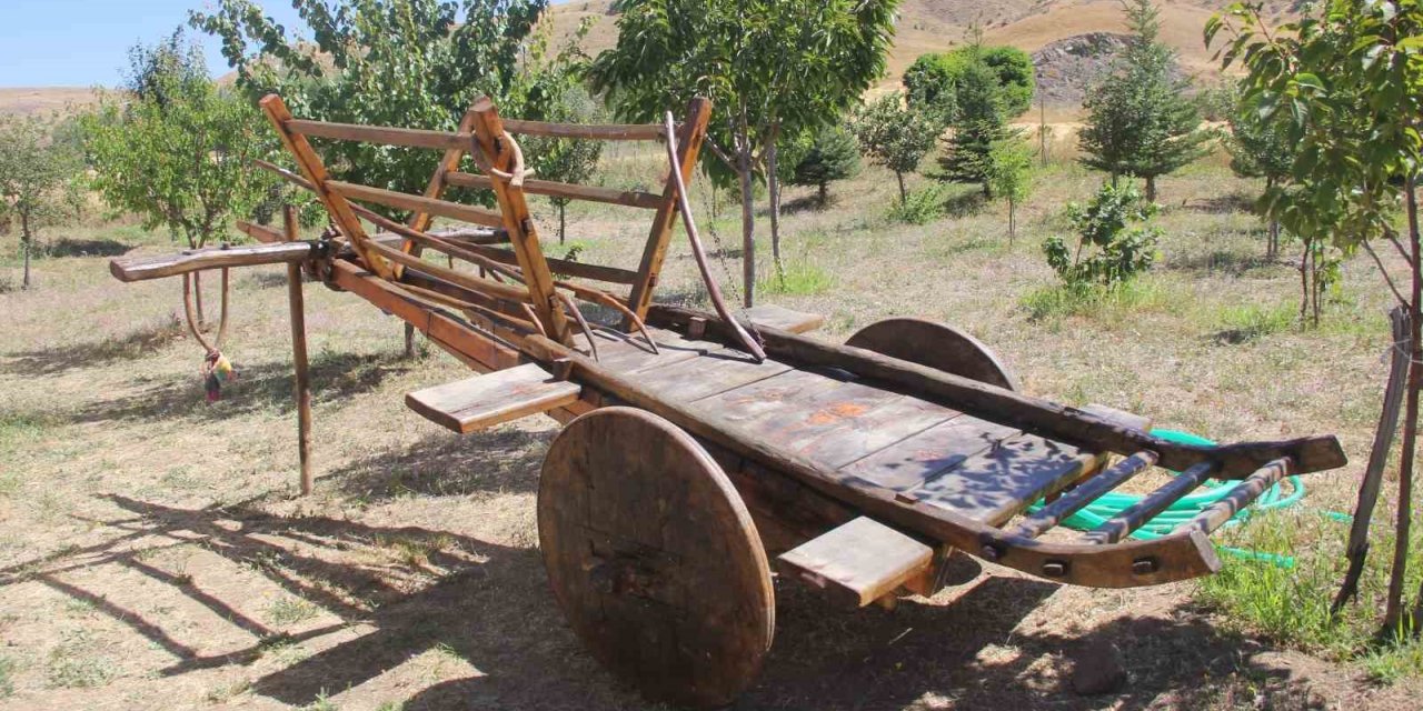 Unutulmaya yüz tutan kağnı arabası dekor oldu