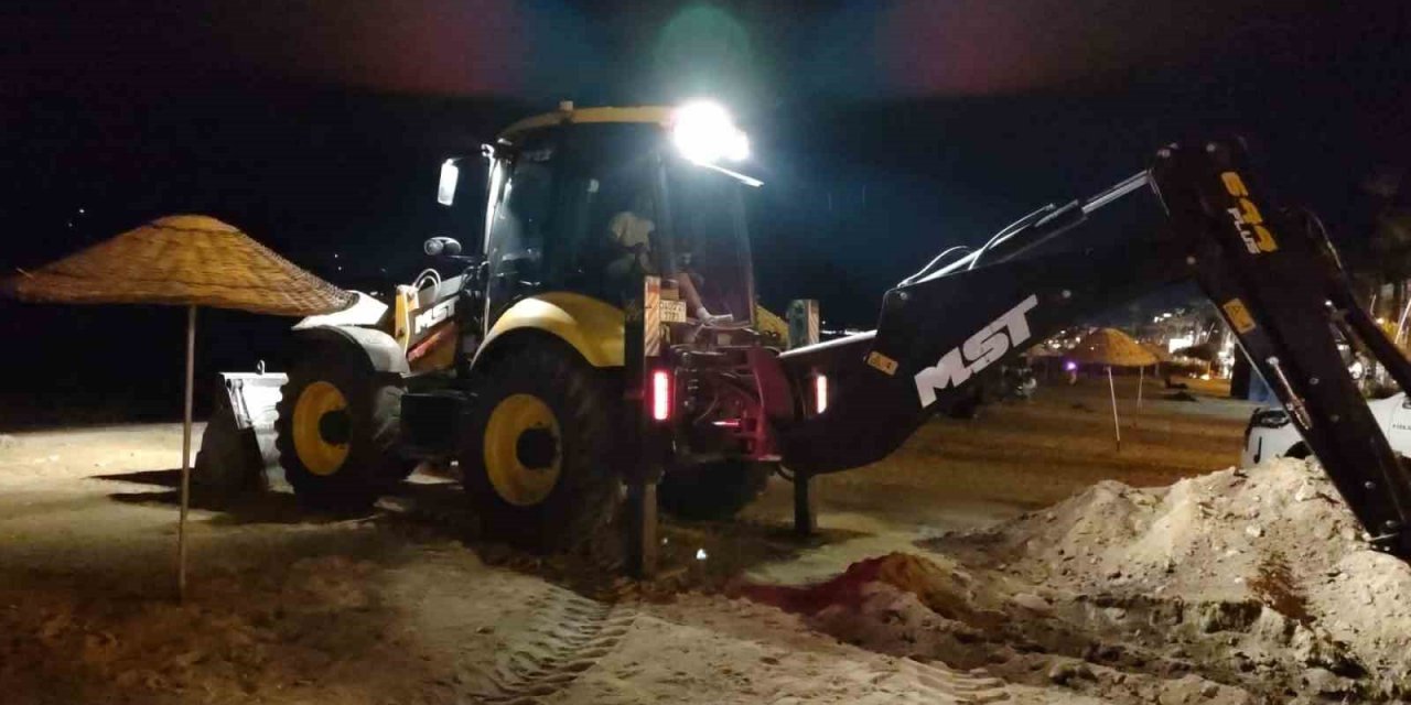 Marmaris’te belediye ekiplerinin yağmur mesaisi