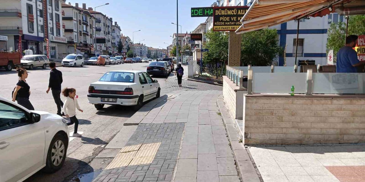 Anahtarı üzerindeki otomobili saniyeler içerisinde çalıp kayıplara karıştı