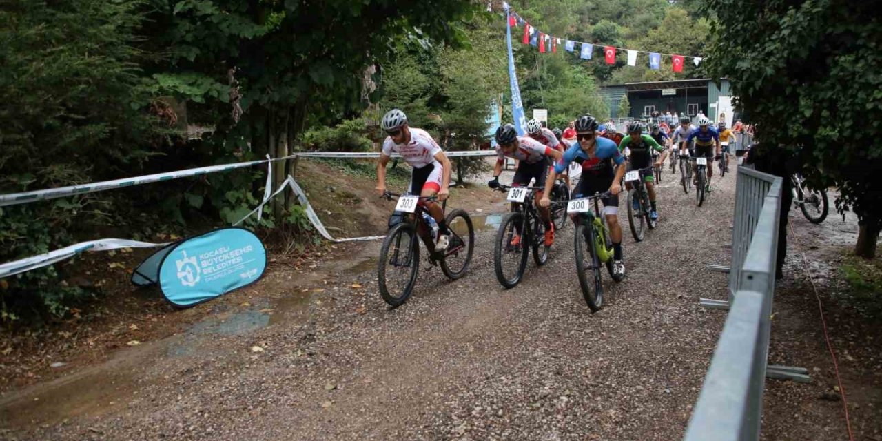Kıyasıya mücadeleyle süren Uluslararası Dağ Bisikleti Kupası Yarışları tamamlandı