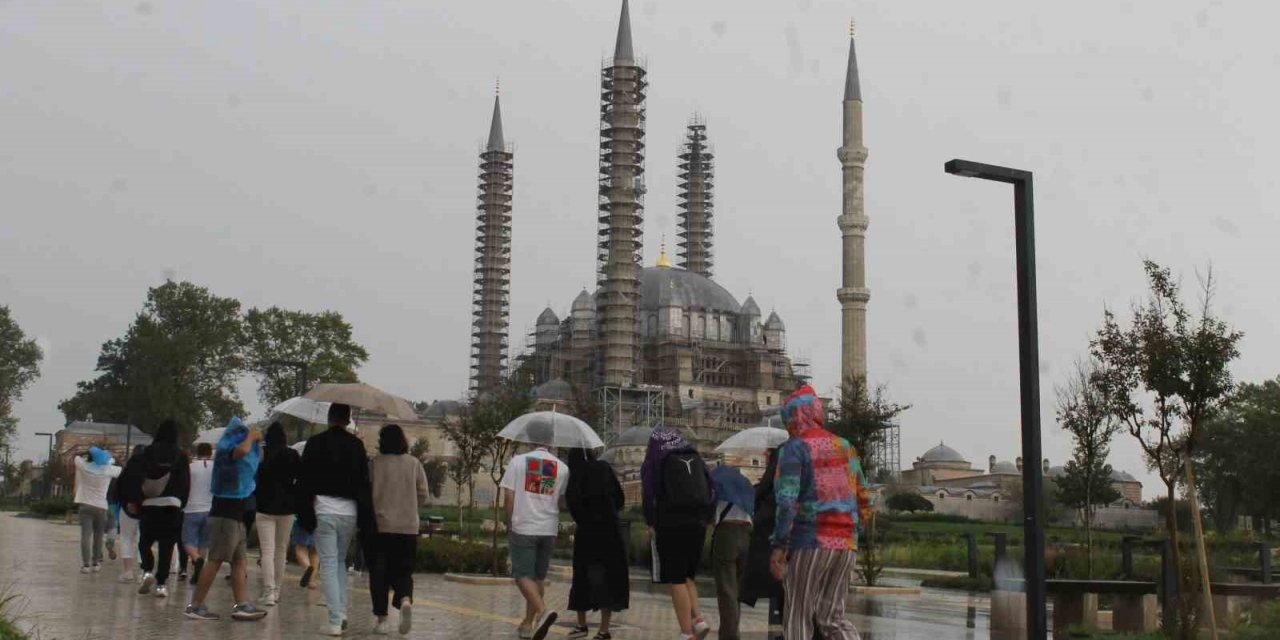 Edirne’de sıcak hava yerini yağmura bıraktı