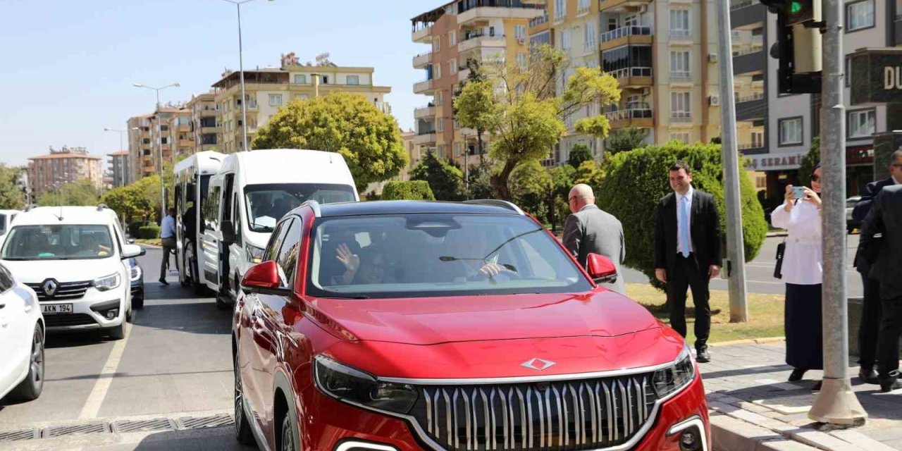 Kardeş şehir Duisburg Belediye Başkanı Togg ile Gaziantep’i turladı