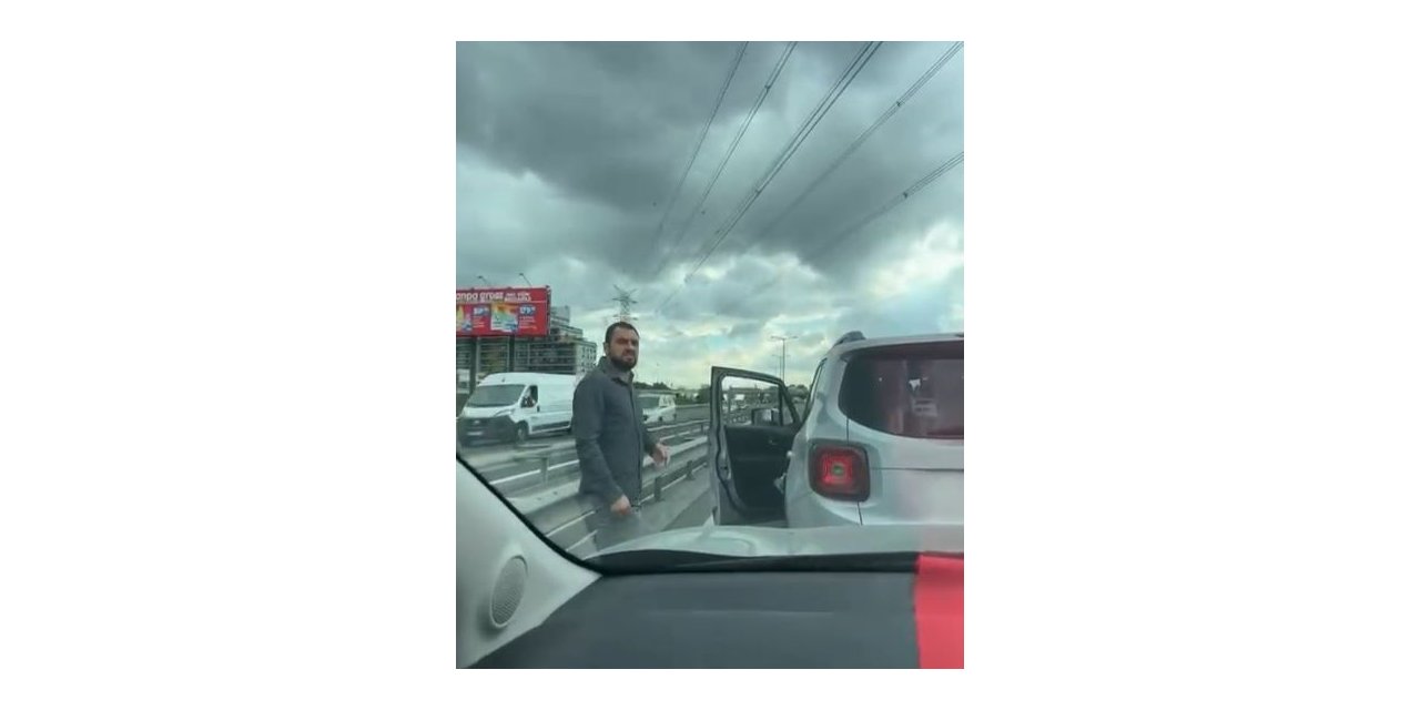 İstanbul’da kadın psikiyatrist trafikte çocuğuyla birlikte dehşeti yaşadı