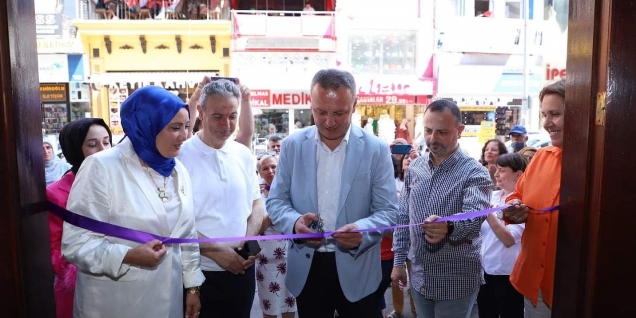 Ev hanımı geri dönüşümden ürünleri sergiye dönüştürdü