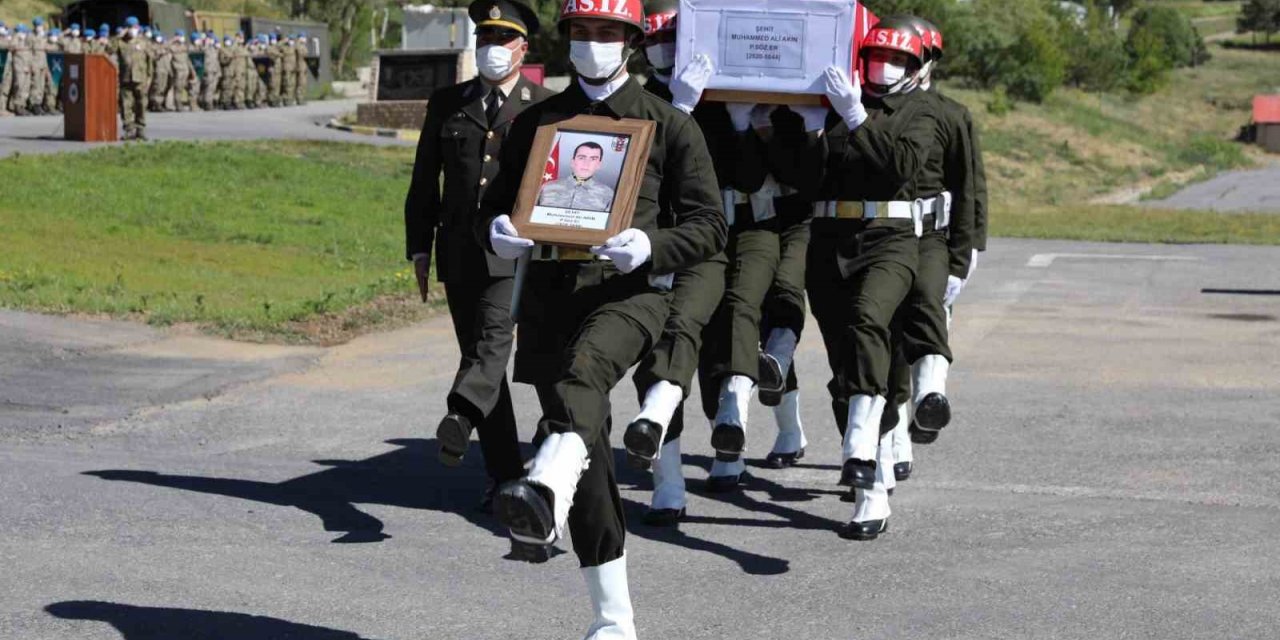Şehit Piyade Er Akın’ın naaşı memleketine uğurlandı