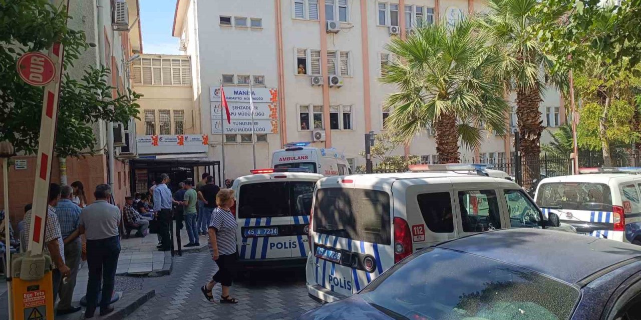 Şehzadeler İlçe Tapu Müdürlüğünde intihar