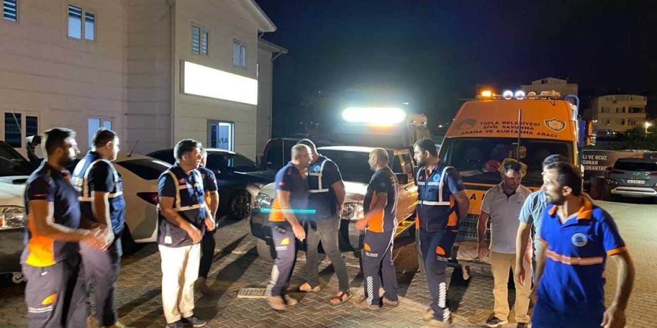 Tuzla Belediyesi Arama Kurtarma ekipleri sel bölgesine hareket etti