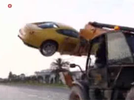 Bin Ali'nin Ferrarisi forkliftle çalındı/Video