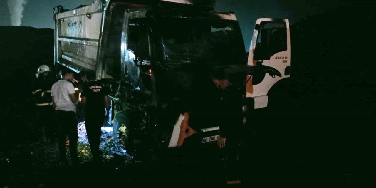 Alevlere teslim olan kamyon talaş yüklü kamyon yandı