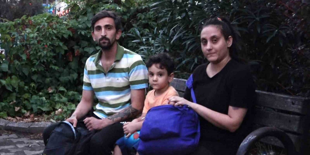 Ev sahibi tarafından evden çıkarıldı, hamile eşi ve çocuğu ile hastane bahçesinde kaldı