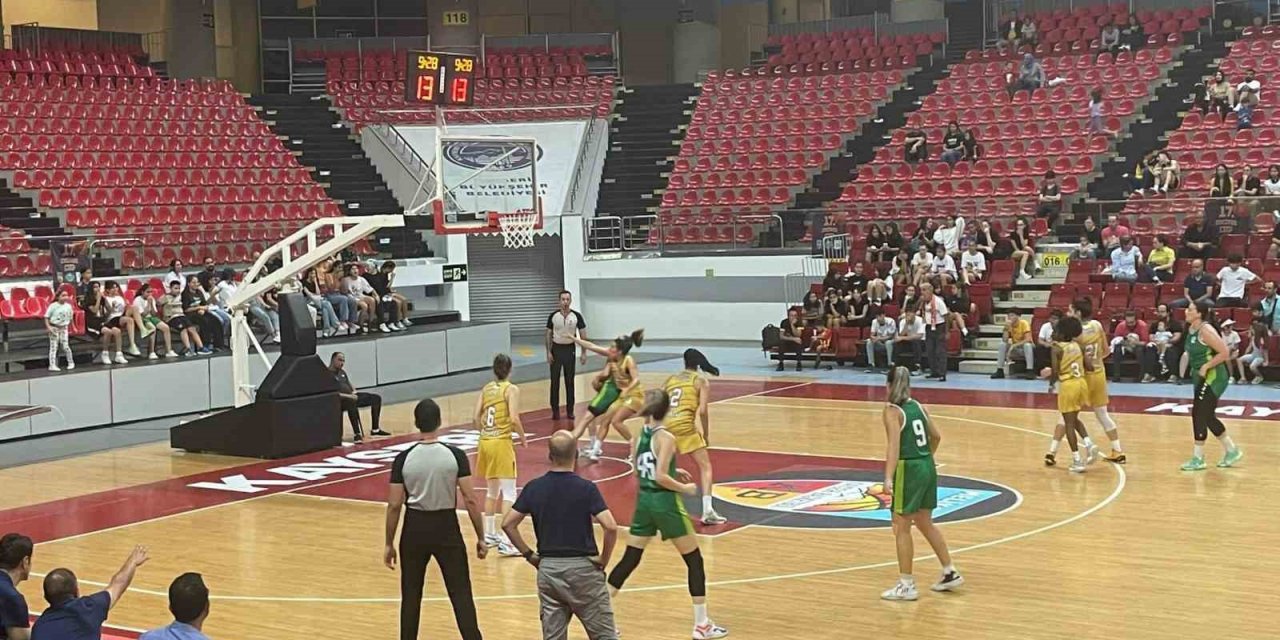 İzmit Belediyespor, yeni sezon öncesi 17. Erciyes Cup’ta form tuttu