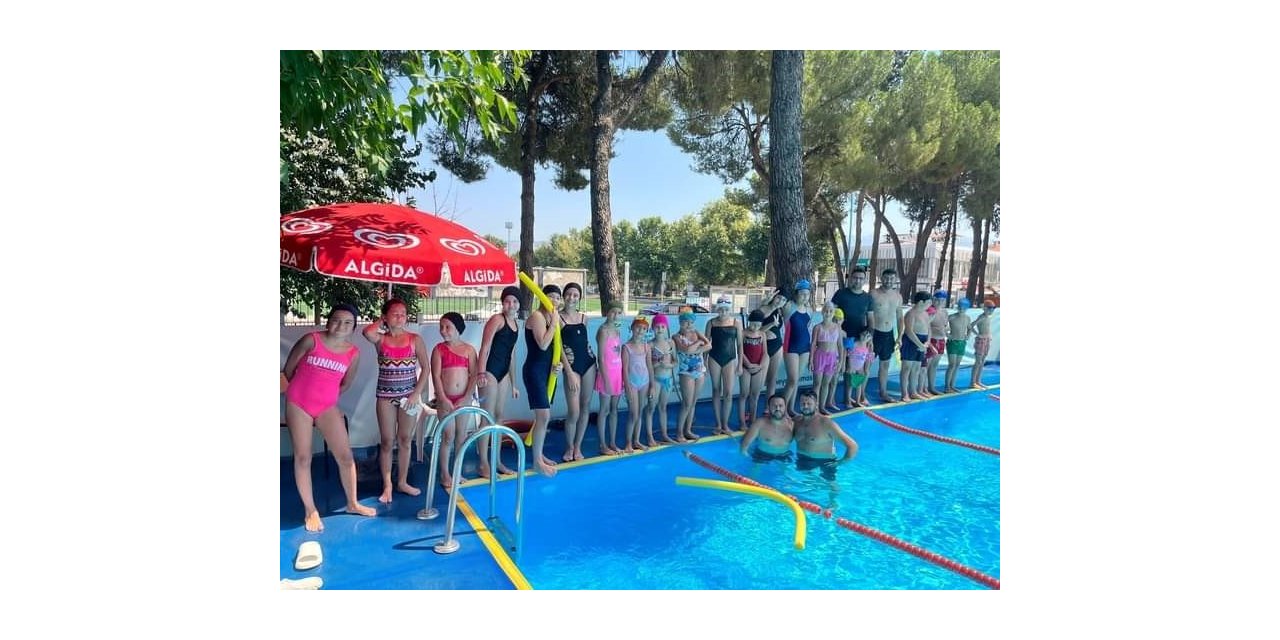 Sarıgöl’de bu yaz 400 öğrenci yüzme öğrendi