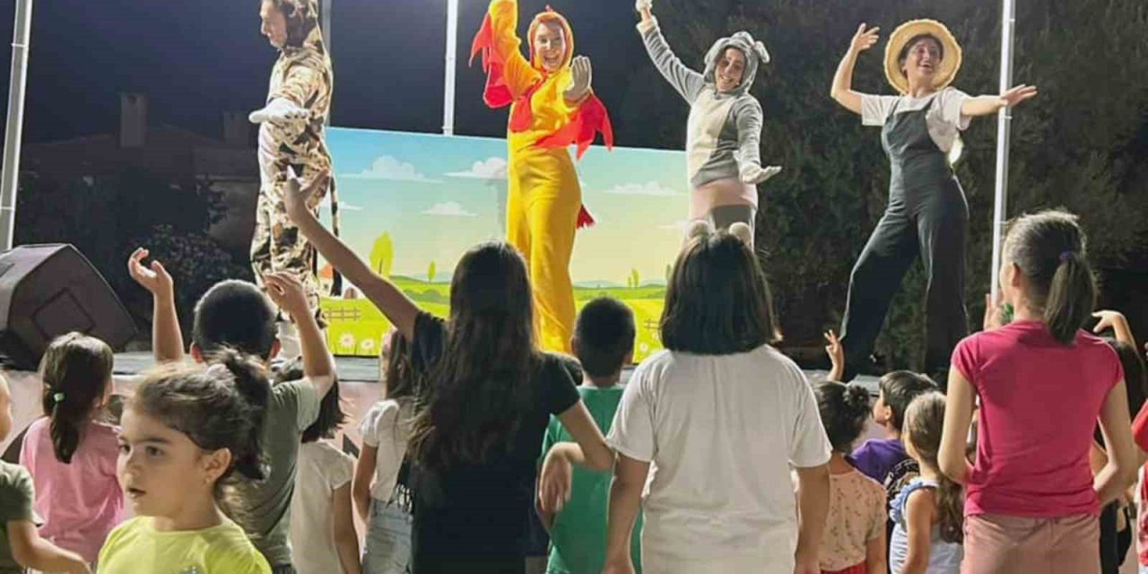 Karya ve Dostları oyunu 10 mahallede sahnelendi