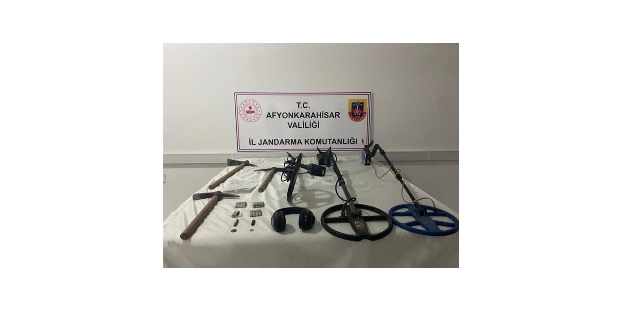 Dedektör ile define arayan 3 kişi jandarma tarafından yakalandı