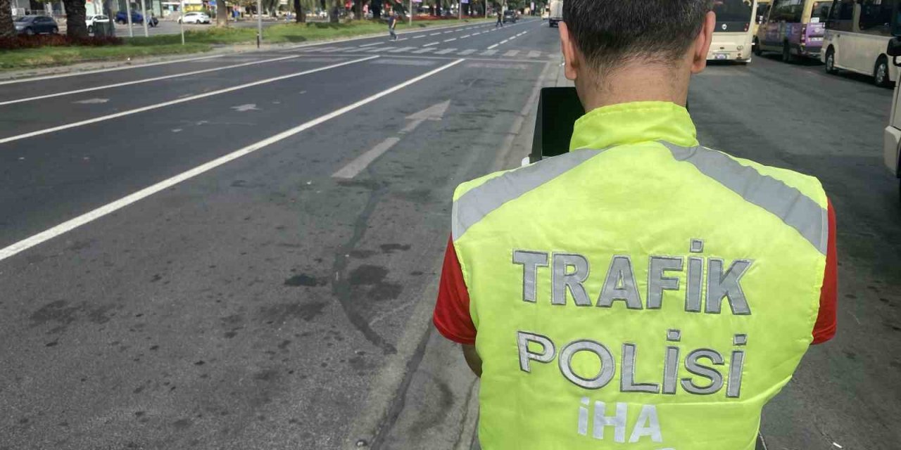 Fatih’te yayalara yol vermeyen sürücüler dron ile tespit edildi