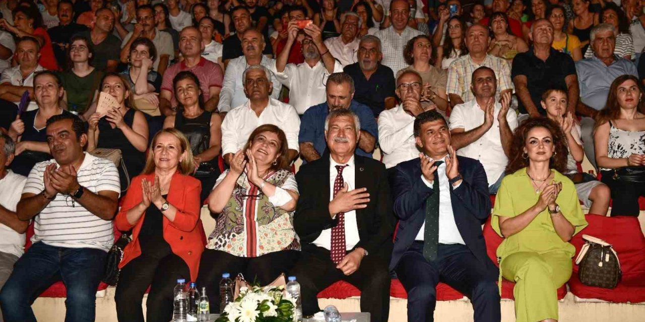 Büyük Ozan Aşık Veysel’e ithaf edilen 2. Bağlama Günleri, Arif Sağ konseriyle sona erdi