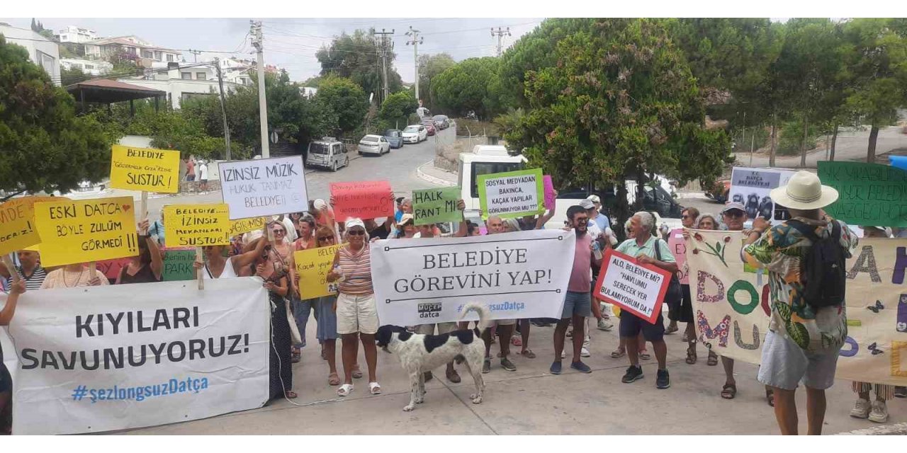 Halk Datça belediyesini bastı