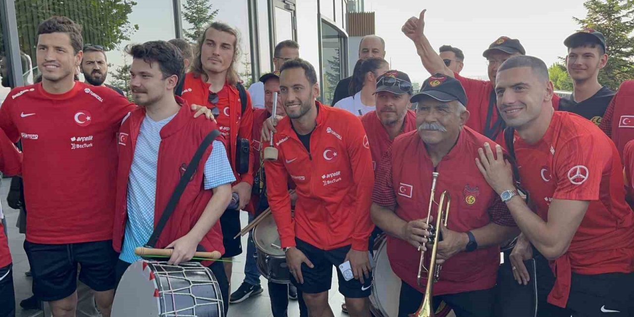 A Milli Takım, Eskişehir’de Bando Eses ile karşılandı