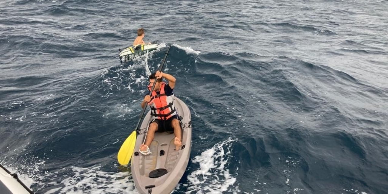 Enez’de şişme bot ile denizde sürüklenen çocuklar Sahil Güvenlik ekipleri kurtardı
