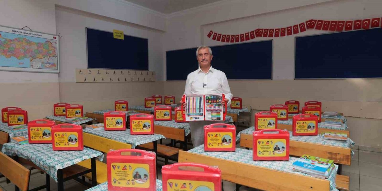 Şahinbey’den öğrencilere boyama seti