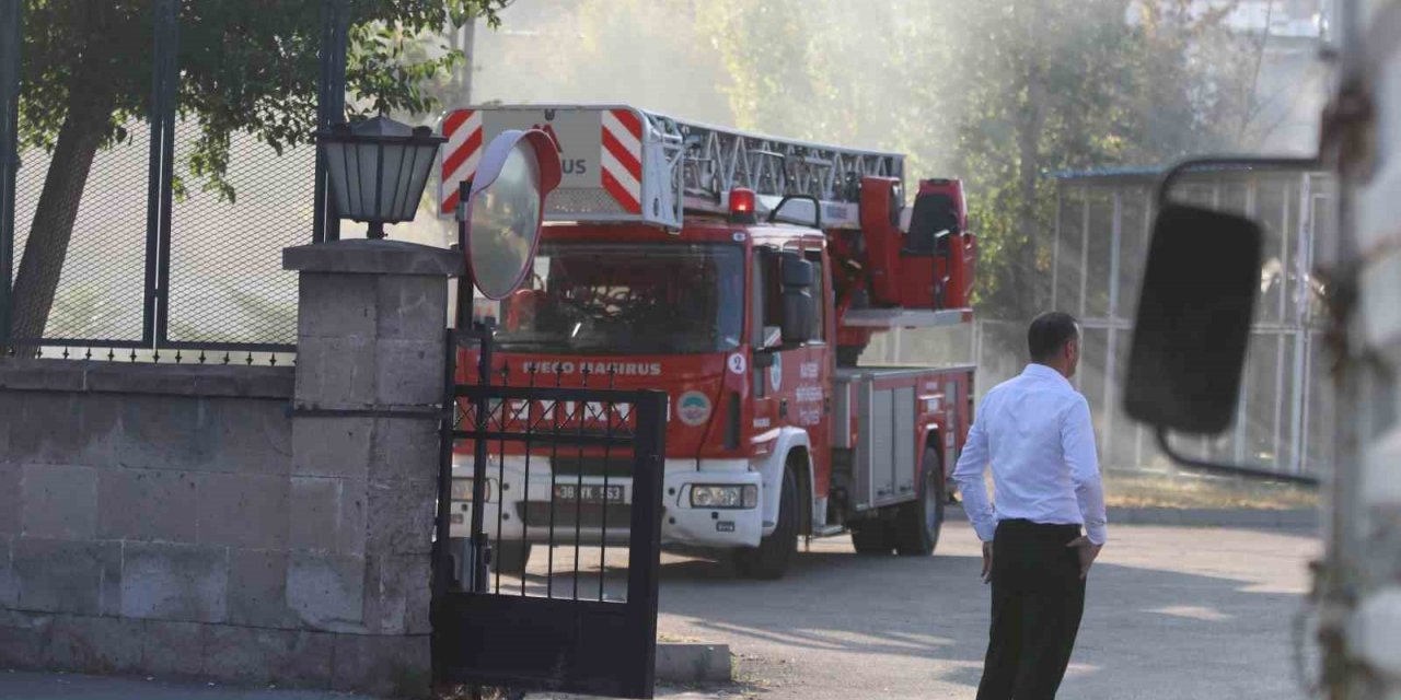 Kayseri’de fabrika hurdalığında çıkan yangın söndürüldü