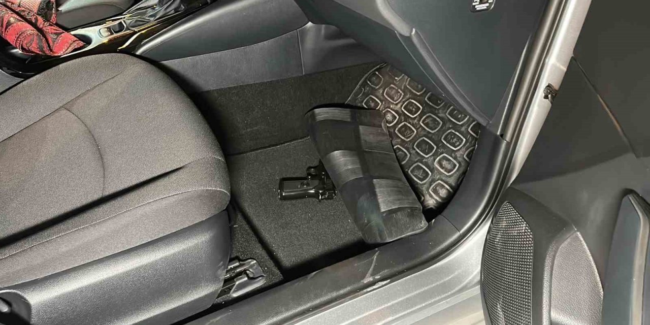 Paspasın altından ruhsatsız silah çıktı