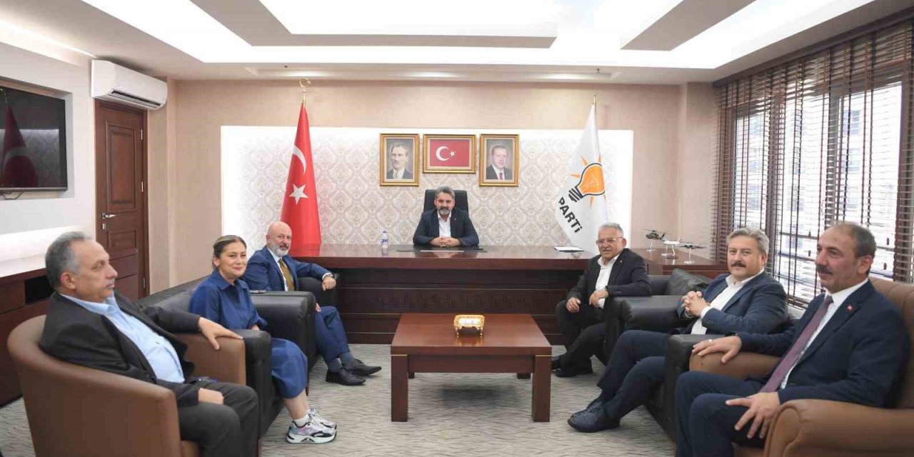 Büyükkılıç’tan başkanlarla, AK Parti il başkanı ve yönetimine ‘hayırlı olsun’ ziyareti