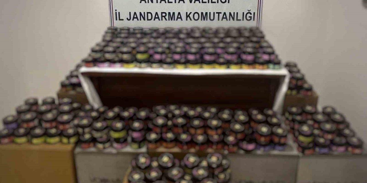 104 bin 400 adet bandrolsüz boş makaron ele geçirildi