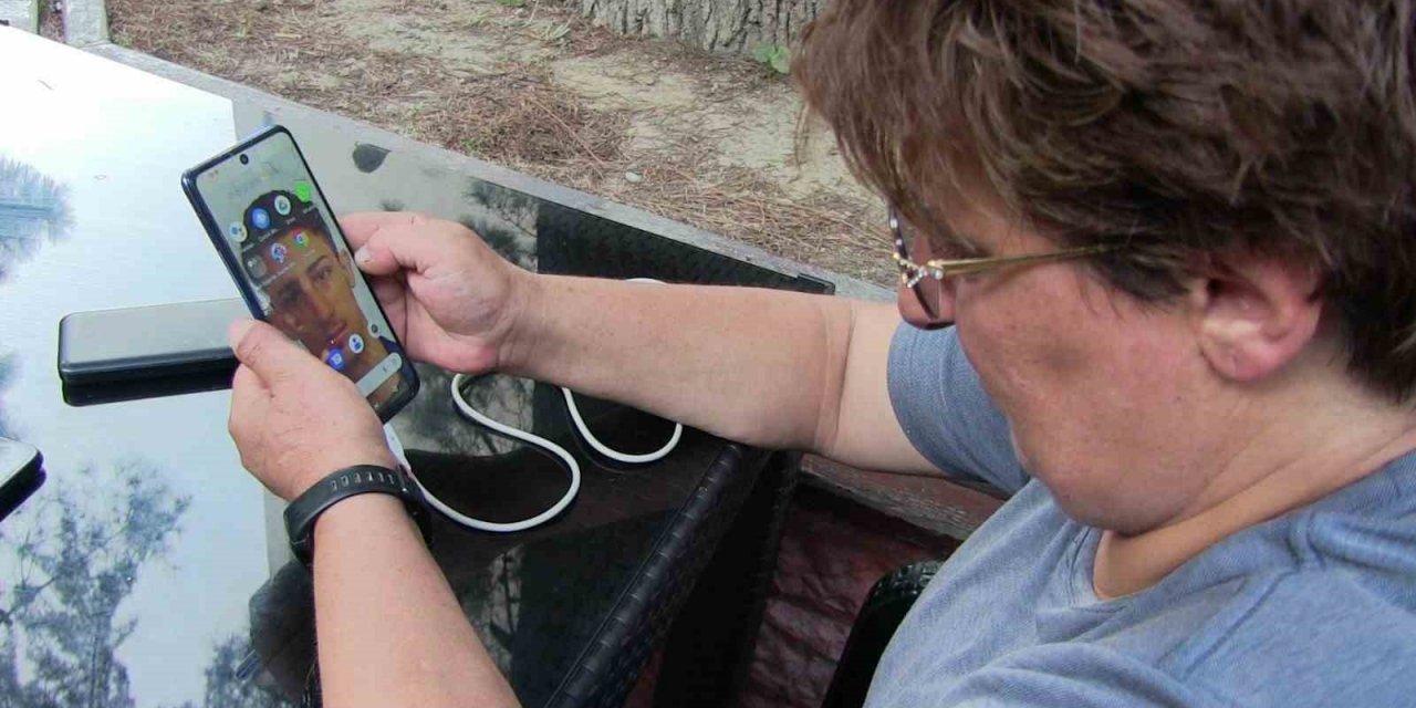 Gözyaşları kayıp oğlu için