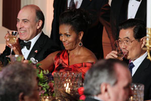 Devler sofrasında tek Türk