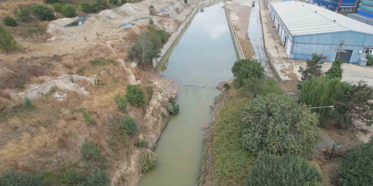 İSKİ’nin yarım bıraktığı dere ıslahı Halkalı Gümrüğü’nü göle döndürdü