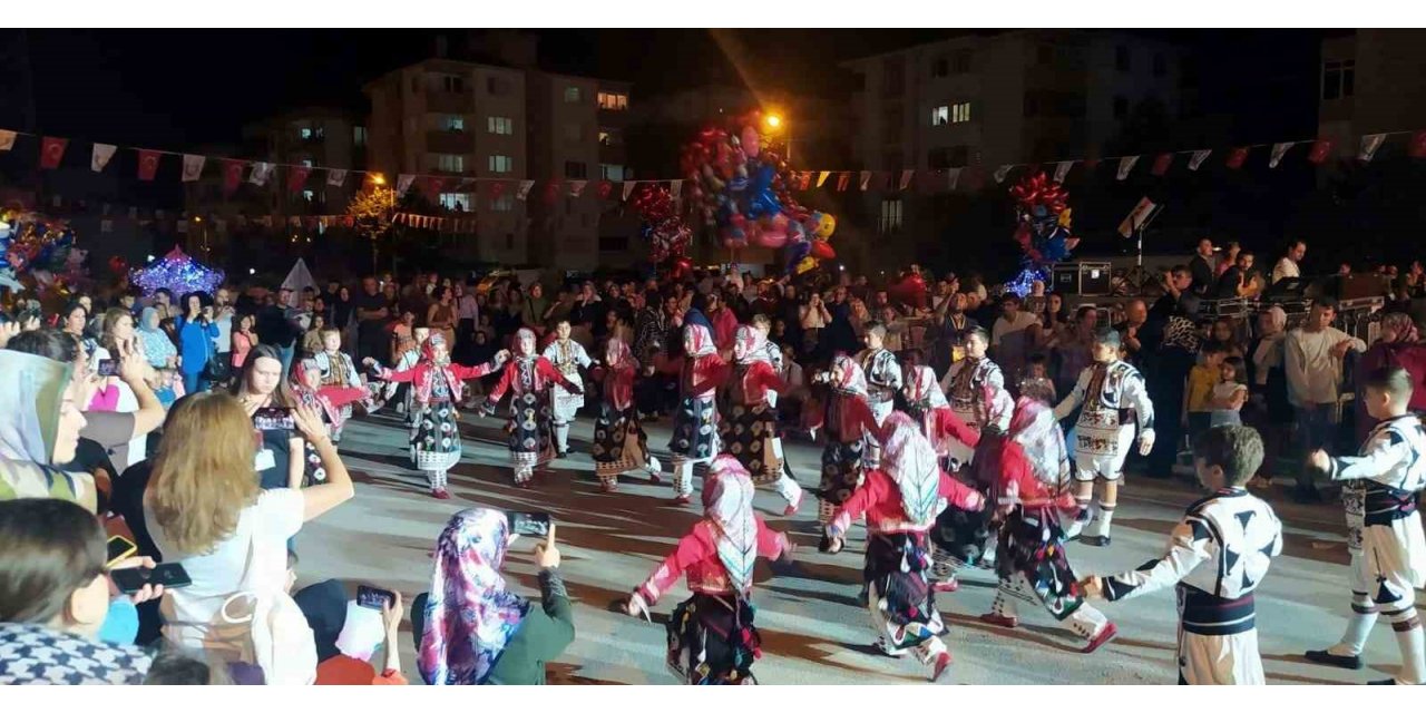 Festivalin gözdesi Yıldızlar folklor ekibi oldu
