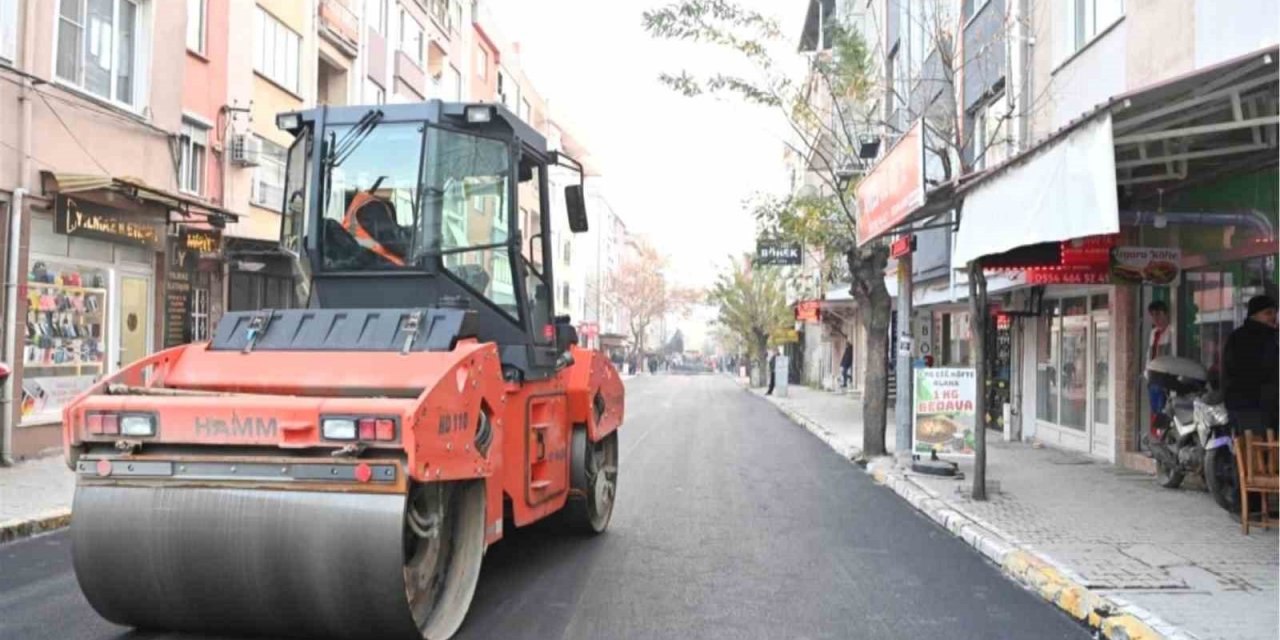 Karesi’de asfaltlama çalışmaları sürüyor