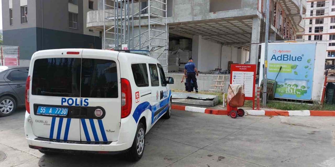 11. katlı binanın çatısında intihara kalkıştı