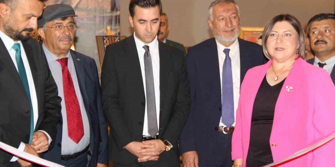 ’Sandıkta Açan Sümbüller’ Sergisi Açıldı