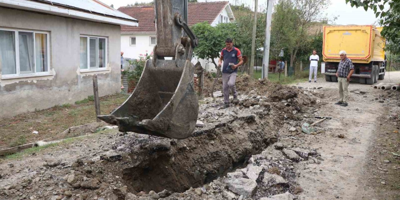 Yeni kanalizasyon hattı çekiliyor