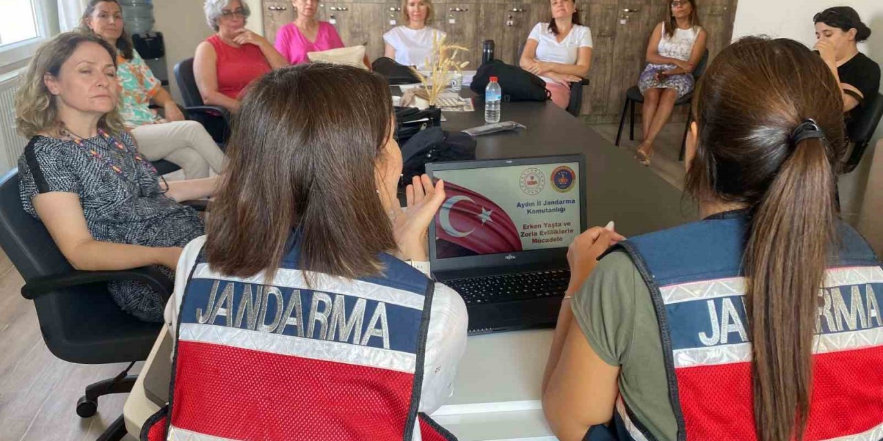 Jandarma ekipleri öğretmenleri bilgilendirdi