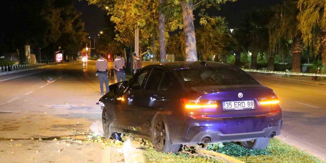 İzmir’de otomobille çarpışan motokurye hayatını kaybetti