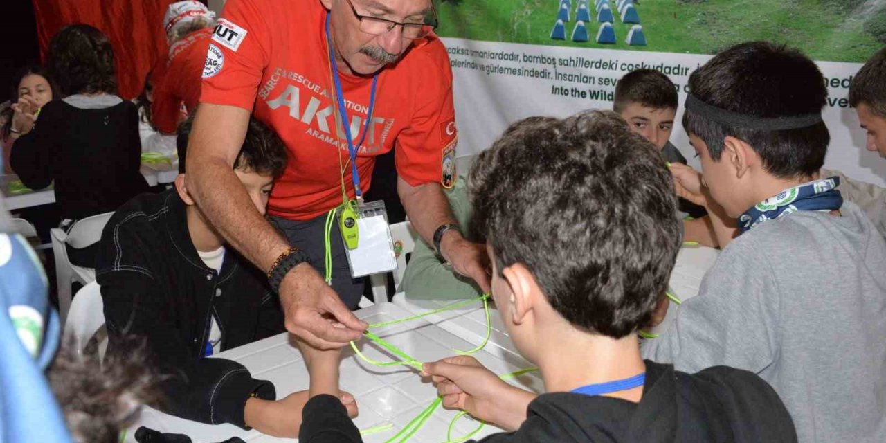 Gençler “Doğa Kampı”nda eğlenirken öğreniyor