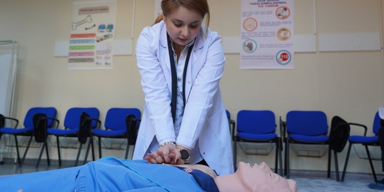 BARÜ’de ilk yardımda bir ilk