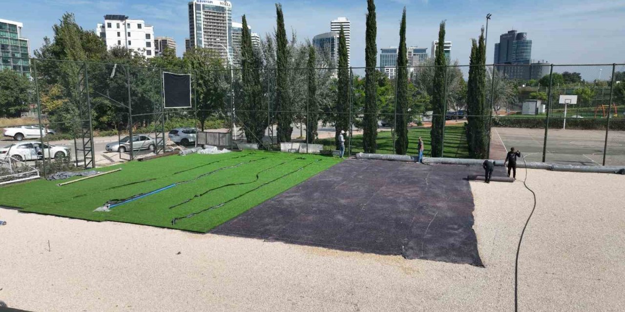 Bursa’da futbol sahaları yenileniyor