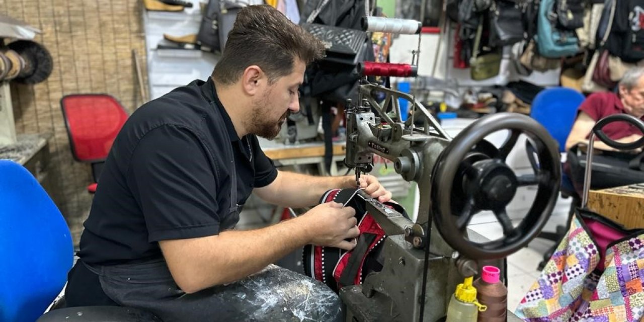 Yeni sezon öncesi ayakkabıcılarda okul çantası ve valiz yoğunluğu