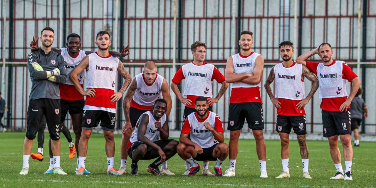 31 futbolcu ile yollarını ayıran Samsunspor, 14 yeni transfer yaptı