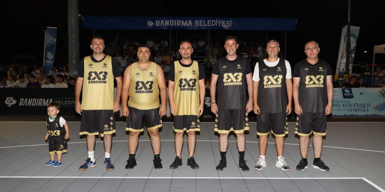 Bandırma Belediye Başkanı Tolga Tosun, basketbol oynadı