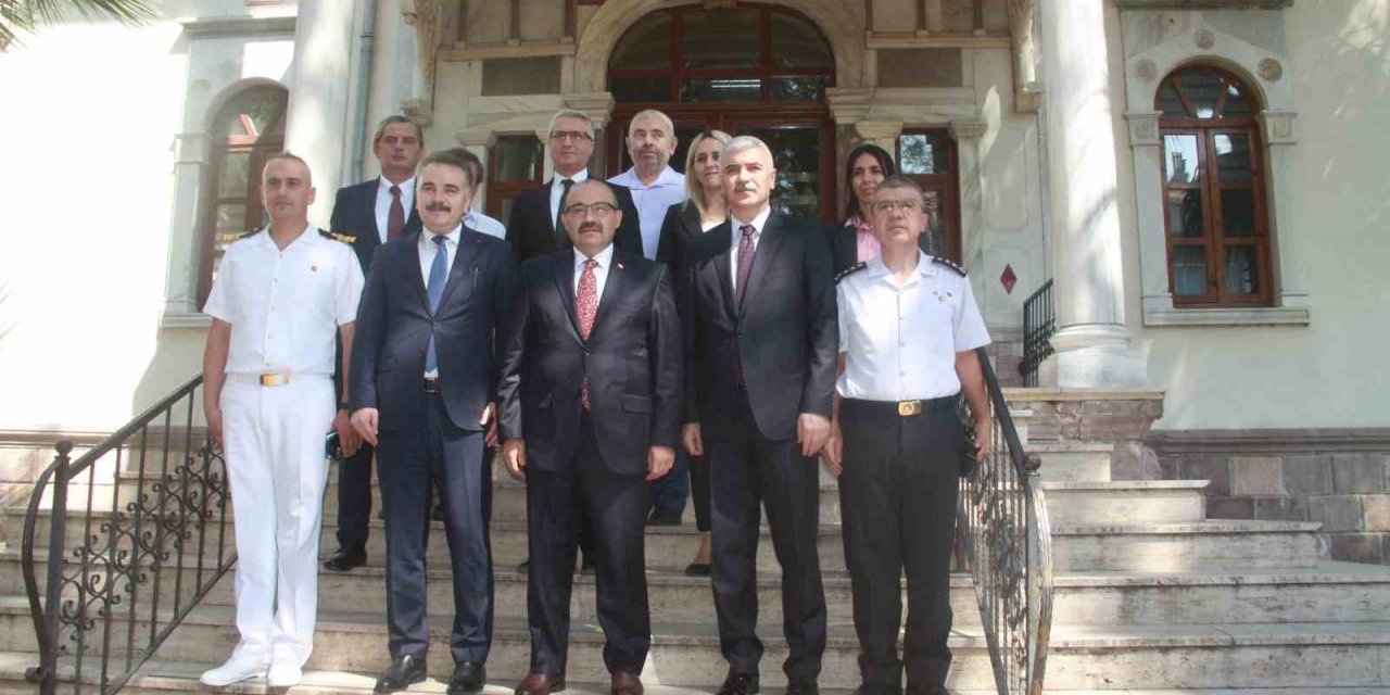 Vali İsmail Ustaoğlu’ndan ilk ilçe ziyareti Edremit’e