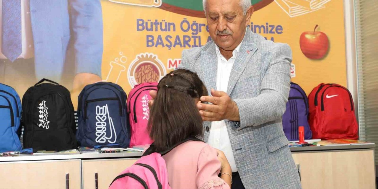 Afyonkarahisar Belediyesinden 3 bin çocuğa eğitim desteği