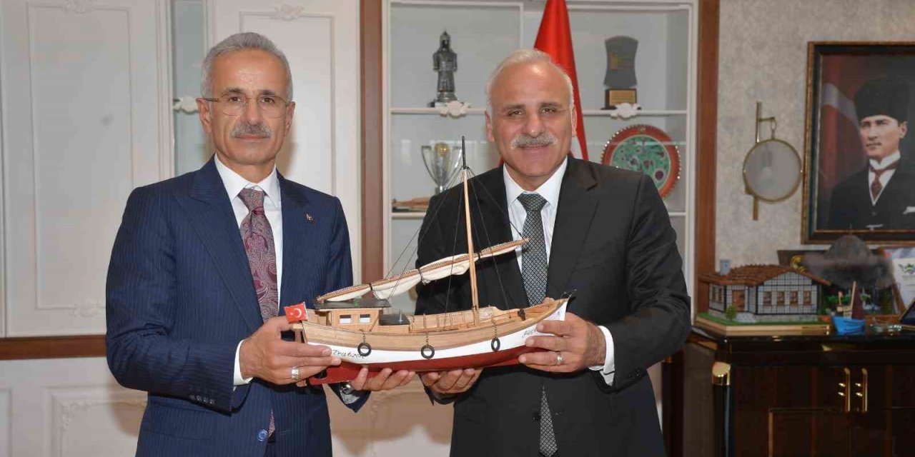 Bakan Uraloğlu’ndan Trabzon Büyükşehir Belediyesi’ne ziyaret