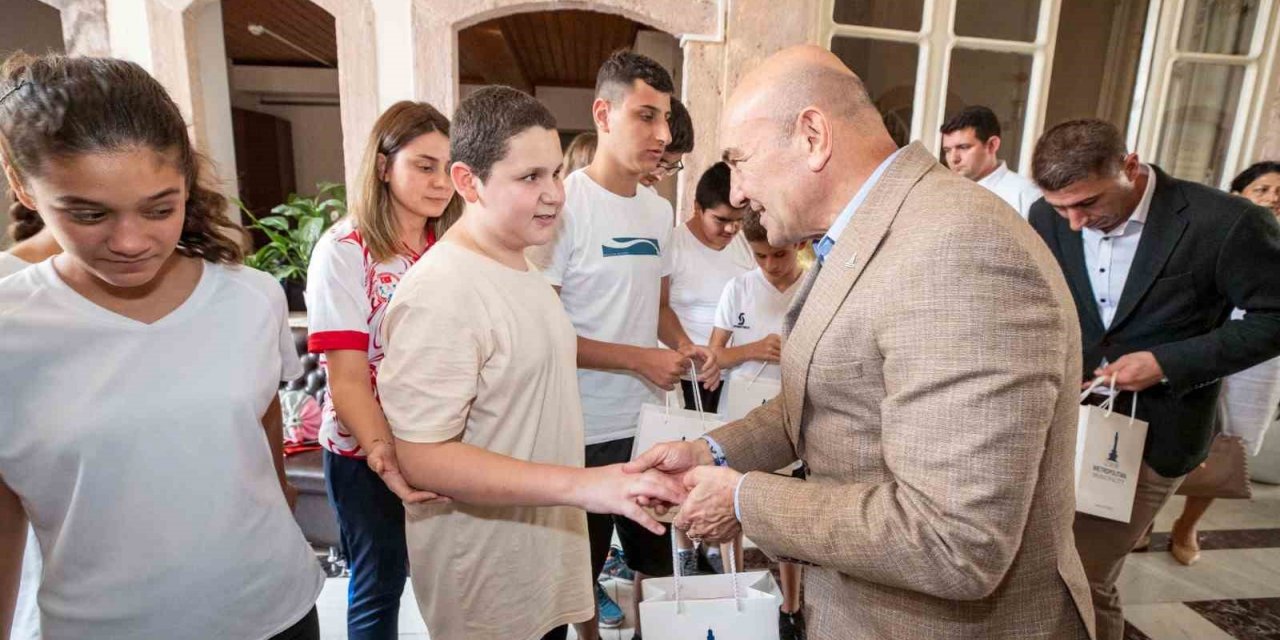 Başkan Soyer, görme engelli milli takım sporcularını ağırladı