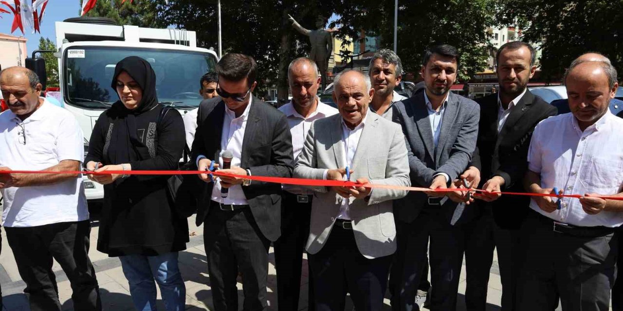 Yahyalı Belediyesi yeni araçlarını tanıttı