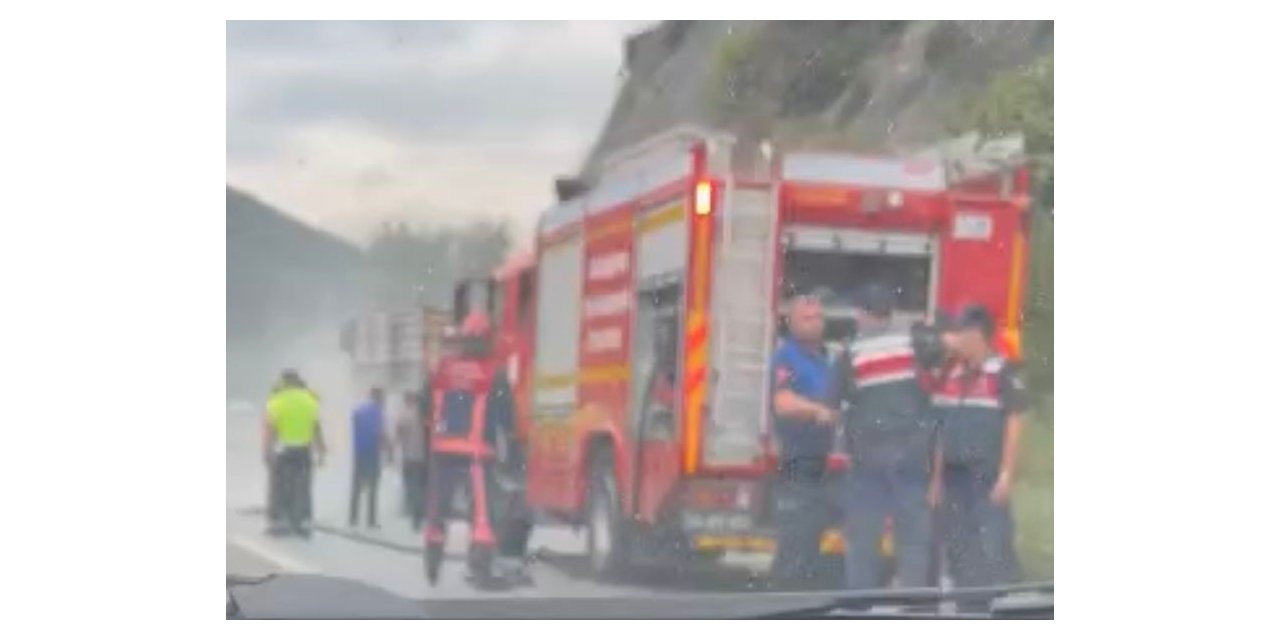 D-650’de tırın dorsesinin lastikleri yandı, uzun araç kuyrukları oluştu